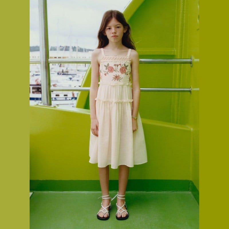 پیراهن دخترانه مجلسی برند زارا کدb126